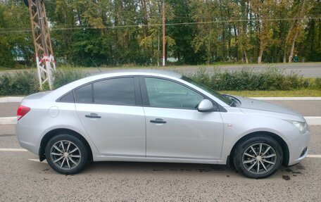Chevrolet Cruze II, 2010 год, 550 000 рублей, 3 фотография