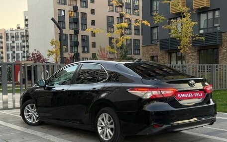 Toyota Camry, 2019 год, 2 100 000 рублей, 4 фотография