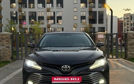 Toyota Camry, 2019 год, 2 100 000 рублей, 2 фотография