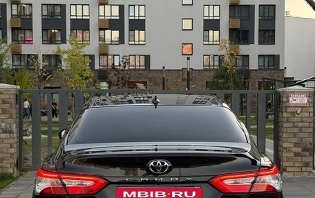 Toyota Camry, 2019 год, 2 100 000 рублей, 5 фотография