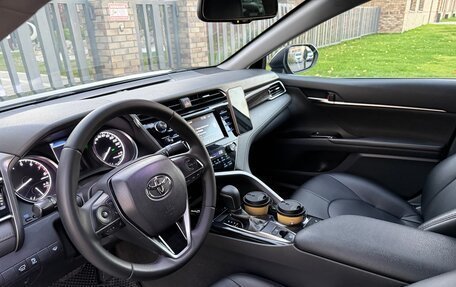 Toyota Camry, 2019 год, 2 100 000 рублей, 22 фотография