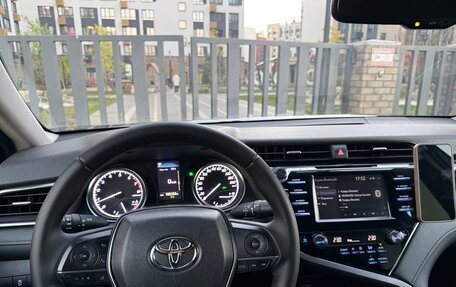Toyota Camry, 2019 год, 2 100 000 рублей, 21 фотография