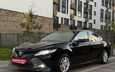 Toyota Camry, 2019 год, 2 100 000 рублей, 9 фотография