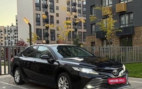 Toyota Camry, 2019 год, 2 100 000 рублей, 10 фотография