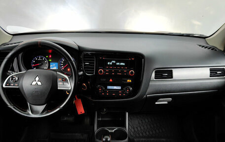 Mitsubishi Outlander III рестайлинг 3, 2012 год, 999 000 рублей, 12 фотография