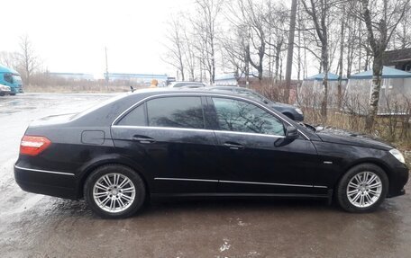 Mercedes-Benz E-Класс, 2010 год, 700 000 рублей, 3 фотография