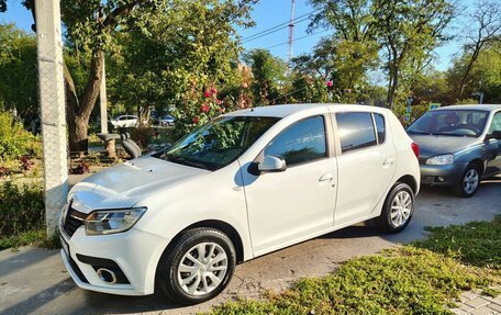Renault Sandero II рестайлинг, 2018 год, 797 000 рублей, 2 фотография