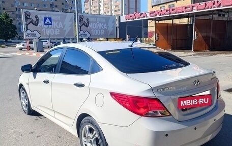Hyundai Solaris II рестайлинг, 2015 год, 950 000 рублей, 4 фотография