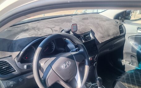 Hyundai Solaris II рестайлинг, 2015 год, 950 000 рублей, 11 фотография