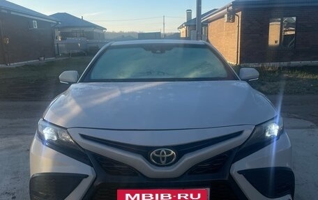 Toyota Camry, 2023 год, 2 500 000 рублей, 5 фотография