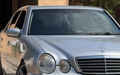 Mercedes-Benz E-Класс, 2001 год, 1 000 000 рублей, 2 фотография