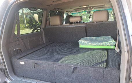 Toyota Land Cruiser 100 рестайлинг 2, 2005 год, 2 500 000 рублей, 23 фотография