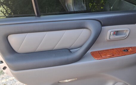 Toyota Land Cruiser 100 рестайлинг 2, 2005 год, 2 500 000 рублей, 20 фотография
