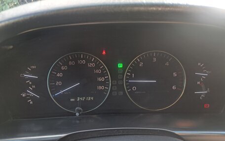 Toyota Land Cruiser 100 рестайлинг 2, 2005 год, 2 500 000 рублей, 26 фотография
