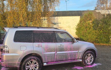 Mitsubishi Pajero IV рестайлинг 2, 2015 год, 2 850 000 рублей, 2 фотография