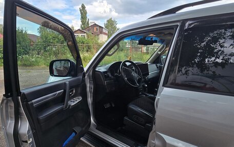 Mitsubishi Pajero IV рестайлинг 2, 2015 год, 2 850 000 рублей, 11 фотография