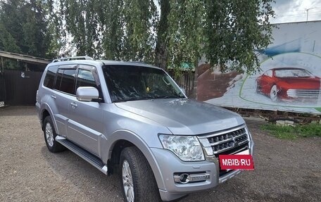 Mitsubishi Pajero IV рестайлинг 2, 2015 год, 2 850 000 рублей, 3 фотография