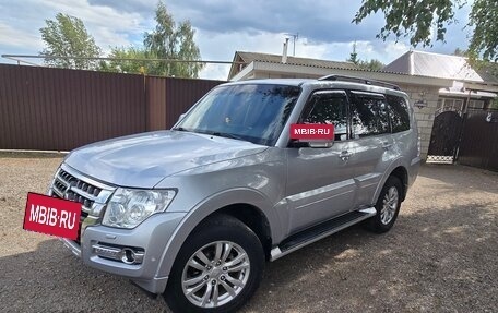 Mitsubishi Pajero IV рестайлинг 2, 2015 год, 2 850 000 рублей, 5 фотография