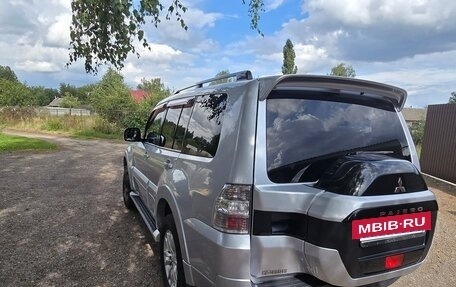 Mitsubishi Pajero IV рестайлинг 2, 2015 год, 2 850 000 рублей, 7 фотография