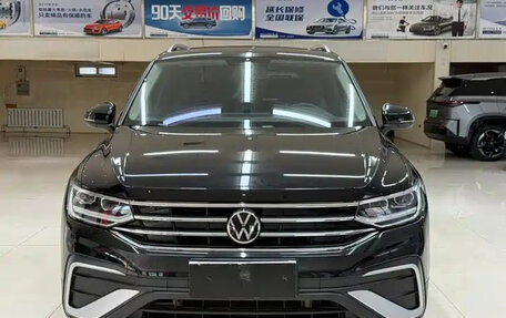 Volkswagen Tiguan II, 2023 год, 2 300 004 рублей, 2 фотография