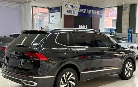 Volkswagen Tiguan II, 2023 год, 2 300 004 рублей, 6 фотография