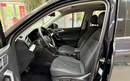 Volkswagen Tiguan II, 2023 год, 2 300 004 рублей, 12 фотография