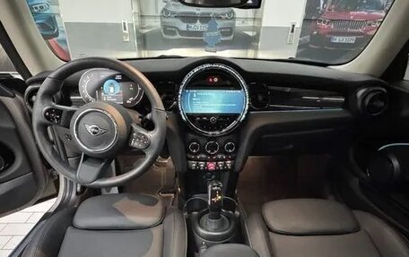 MINI Hatch, 2023 год, 1 960 020 рублей, 6 фотография