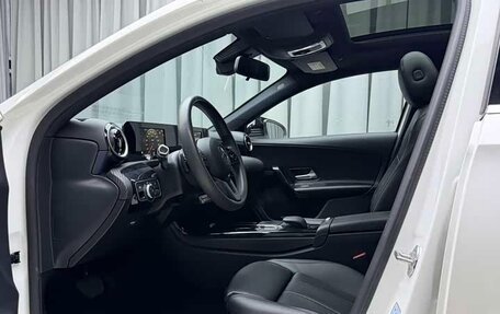 Mercedes-Benz A-Класс, 2022 год, 1 490 000 рублей, 9 фотография