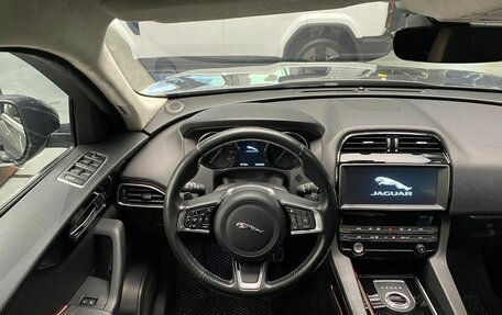 Jaguar F-Pace, 2018 год, 2 099 000 рублей, 15 фотография
