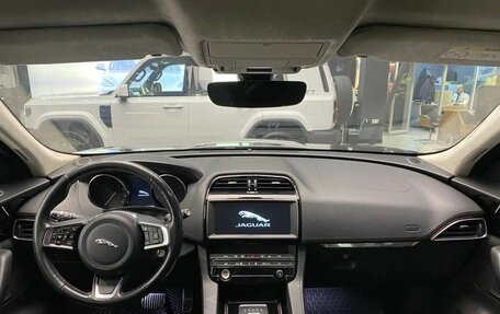Jaguar F-Pace, 2018 год, 2 099 000 рублей, 13 фотография