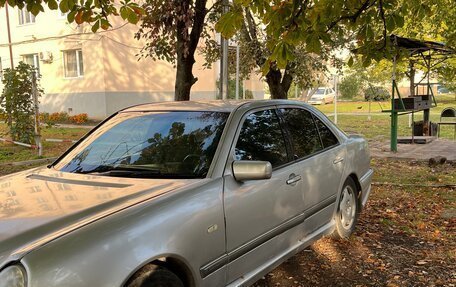 Mercedes-Benz E-Класс, 1997 год, 410 000 рублей, 4 фотография