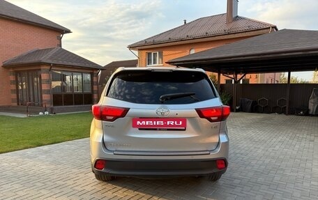 Toyota Highlander III, 2014 год, 2 050 000 рублей, 5 фотография