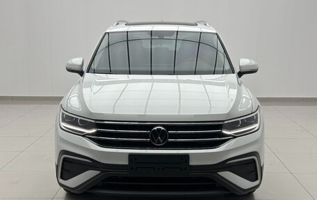 Volkswagen Tiguan II, 2023 год, 2 310 000 рублей, 2 фотография