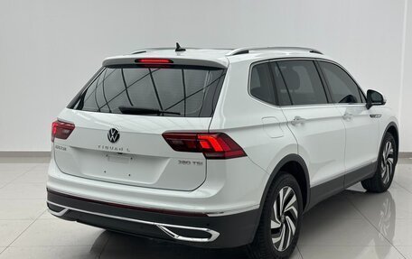 Volkswagen Tiguan II, 2023 год, 2 310 000 рублей, 6 фотография