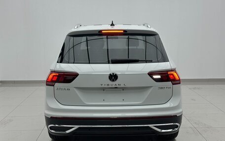 Volkswagen Tiguan II, 2023 год, 2 310 000 рублей, 8 фотография