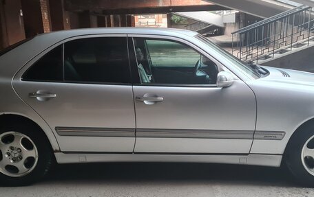 Mercedes-Benz E-Класс, 2001 год, 450 000 рублей, 4 фотография