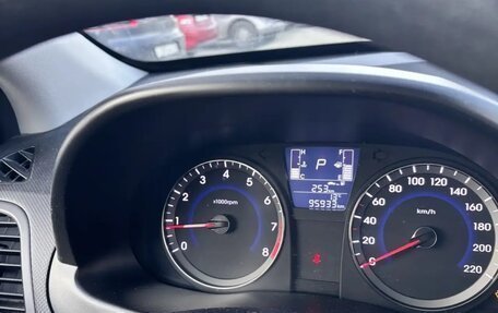 Hyundai Solaris II рестайлинг, 2015 год, 990 000 рублей, 5 фотография