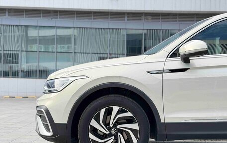 Volkswagen Tiguan II, 2022 год, 2 350 000 рублей, 7 фотография