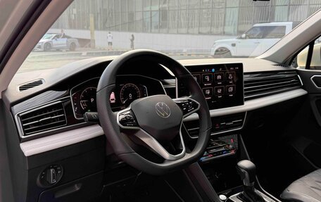 Volkswagen Tiguan II, 2022 год, 2 350 000 рублей, 9 фотография