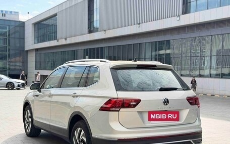 Volkswagen Tiguan II, 2022 год, 2 350 000 рублей, 4 фотография