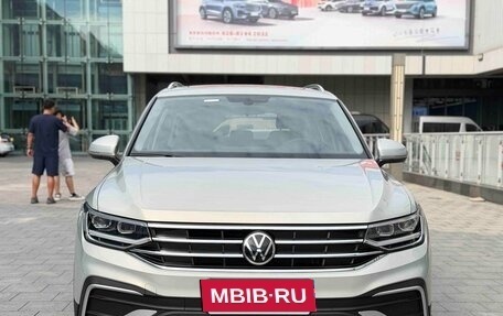 Volkswagen Tiguan II, 2022 год, 2 350 000 рублей, 2 фотография