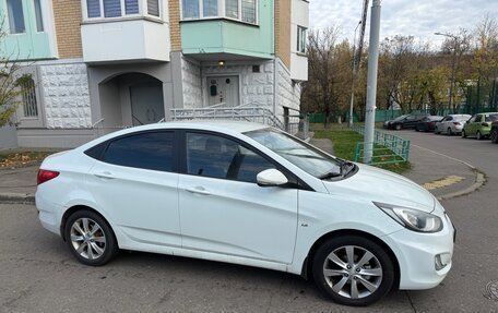 Hyundai Solaris II рестайлинг, 2011 год, 580 000 рублей, 2 фотография