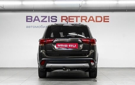 Mitsubishi Outlander III рестайлинг 3, 2015 год, 1 650 000 рублей, 7 фотография