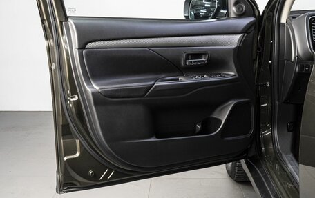 Mitsubishi Outlander III рестайлинг 3, 2015 год, 1 650 000 рублей, 11 фотография