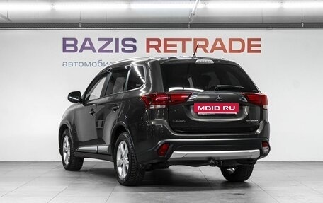 Mitsubishi Outlander III рестайлинг 3, 2015 год, 1 650 000 рублей, 9 фотография