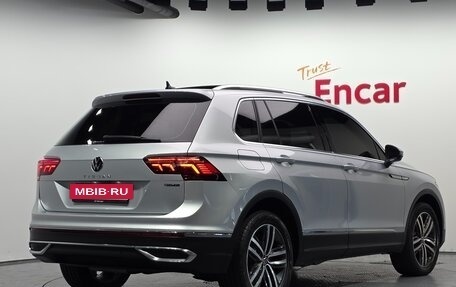 Volkswagen Tiguan II, 2022 год, 3 560 000 рублей, 2 фотография