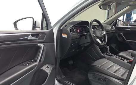 Volkswagen Tiguan II, 2022 год, 3 560 000 рублей, 6 фотография