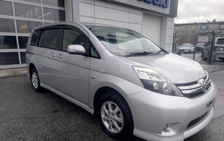 Toyota ISis I, 2012 год, 1 350 000 рублей, 4 фотография