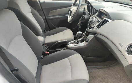 Chevrolet Cruze II, 2010 год, 749 000 рублей, 9 фотография