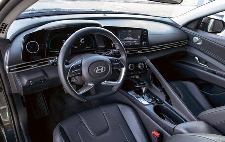 Hyundai Elantra, 2023 год, 1 895 000 рублей, 13 фотография